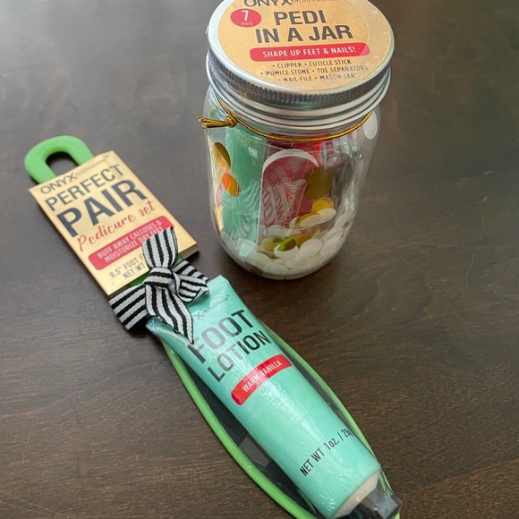 Pedi in a Jar Set Gift Foot File Vanilla Lotion Toe Spacers Buffer File Clippers - Picture 1 of 3